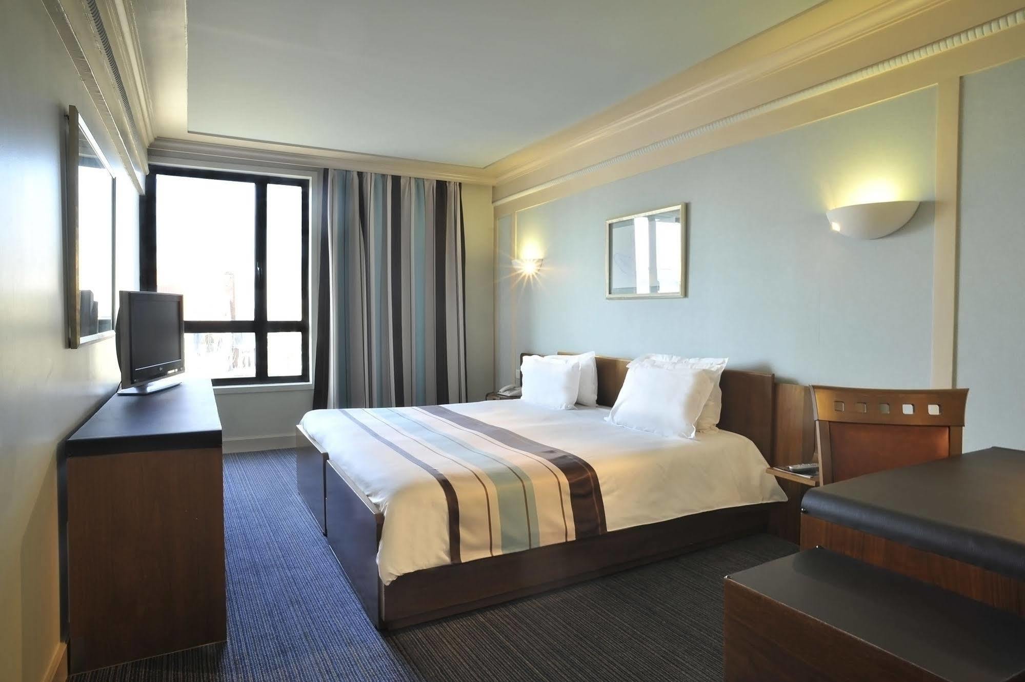 Art Deco Euralille 3* Lille