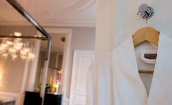 Clarance Hotel