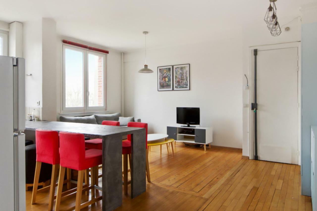 Spacious And Cozy Close To The Historical *