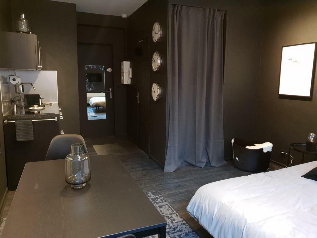 Grand Place Appart, Black