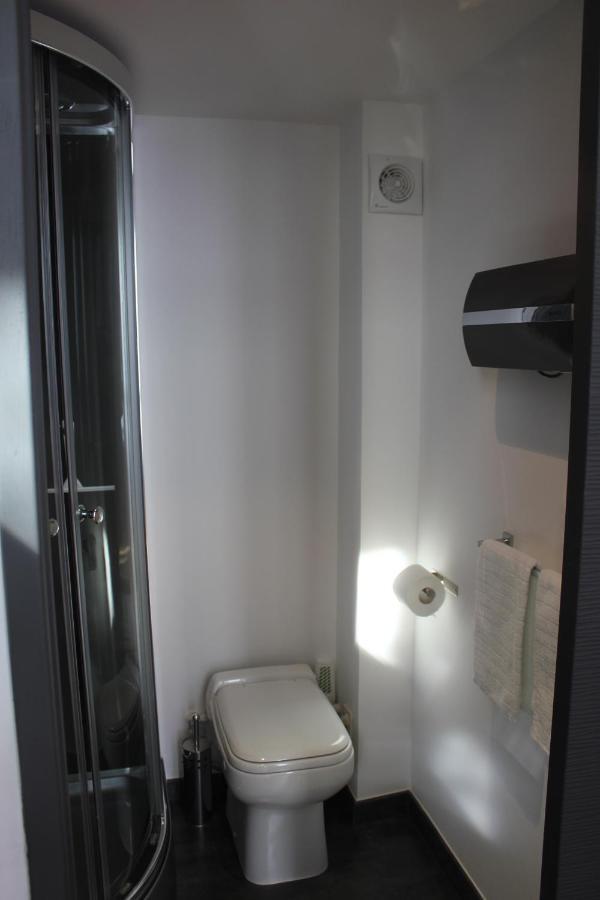 Les Cariatides Homestay *