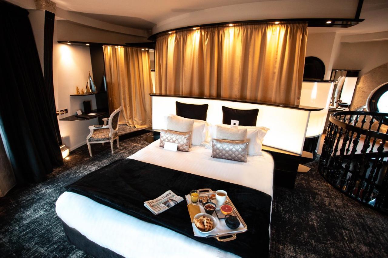 Carlton Hotel