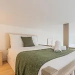 Spacious And Bright Studio In The Center.