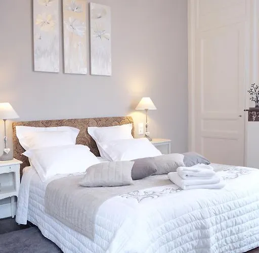 What are the best hotels near Vieux-Lille?