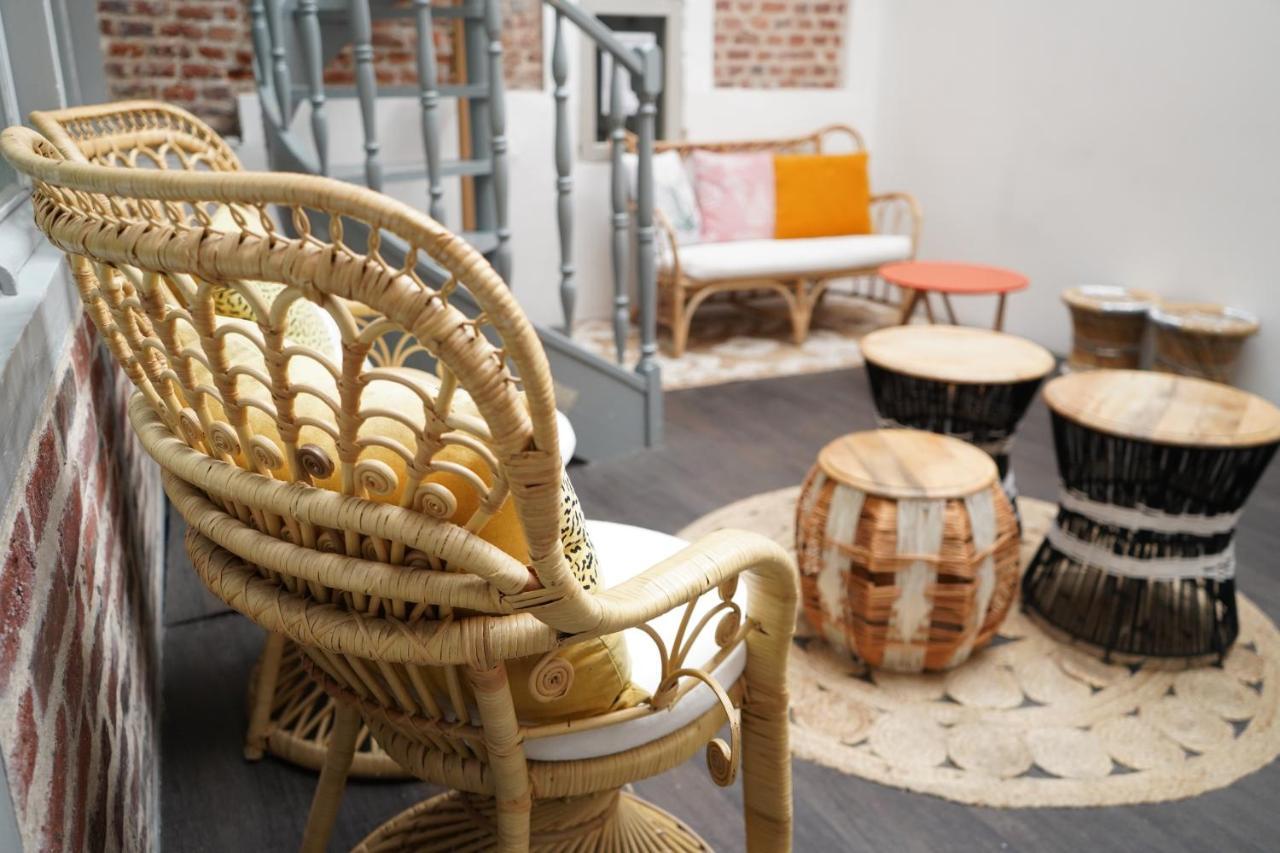 The People - Hostel