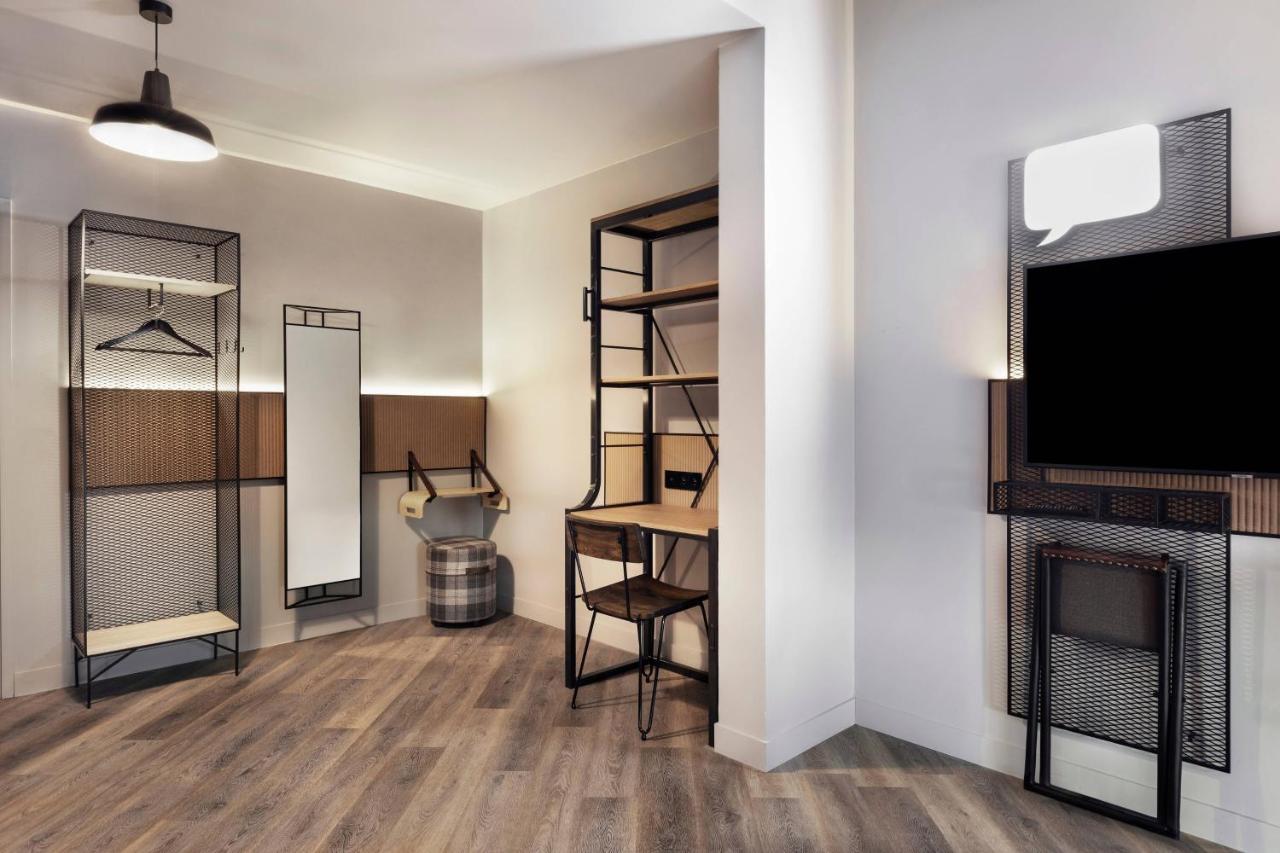 Moxy Hotel 3*