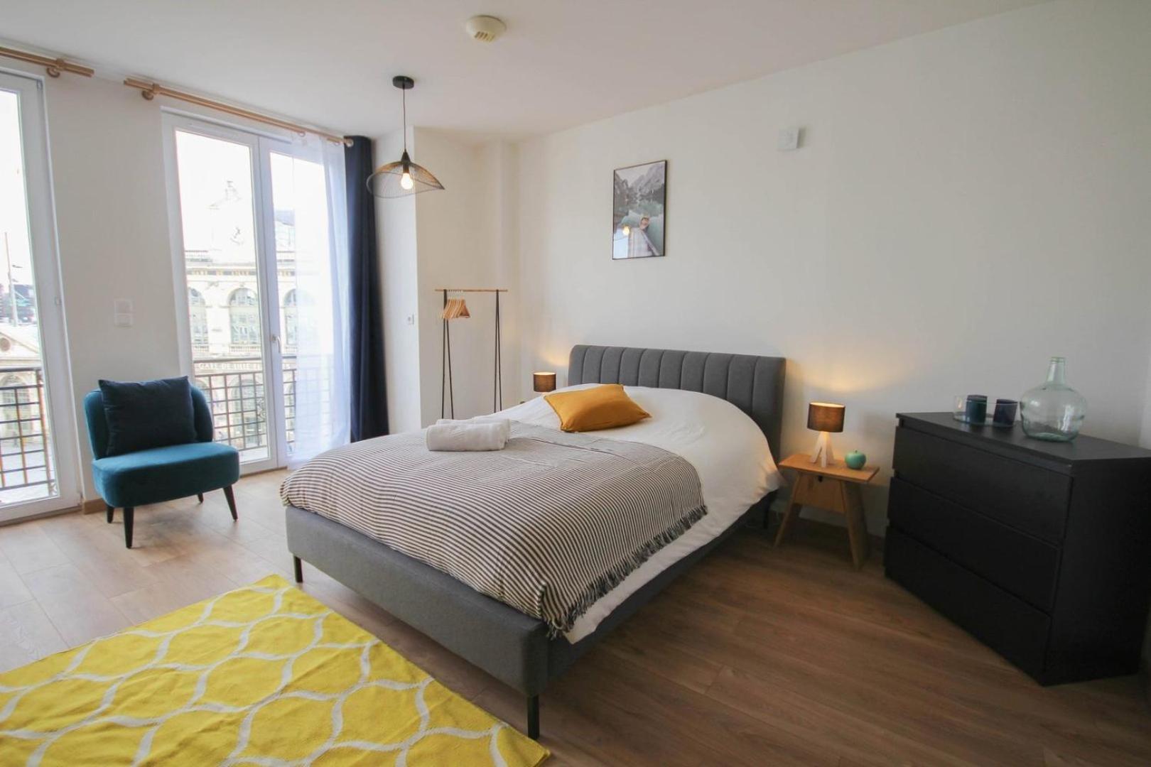 Centre - And Functional W/ View Apartment *