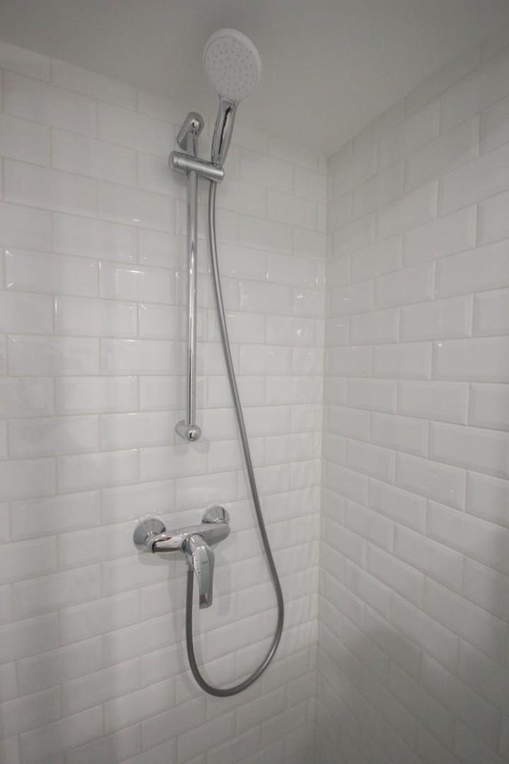 Bright, Fully-equipped In Apartment