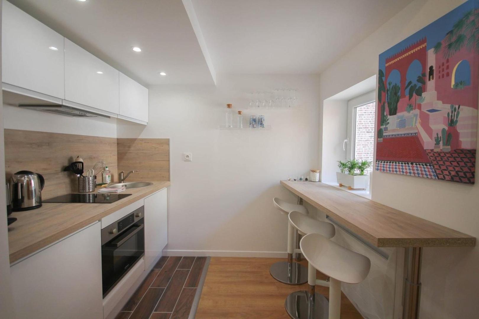Bright, Fully-equipped In Apartment