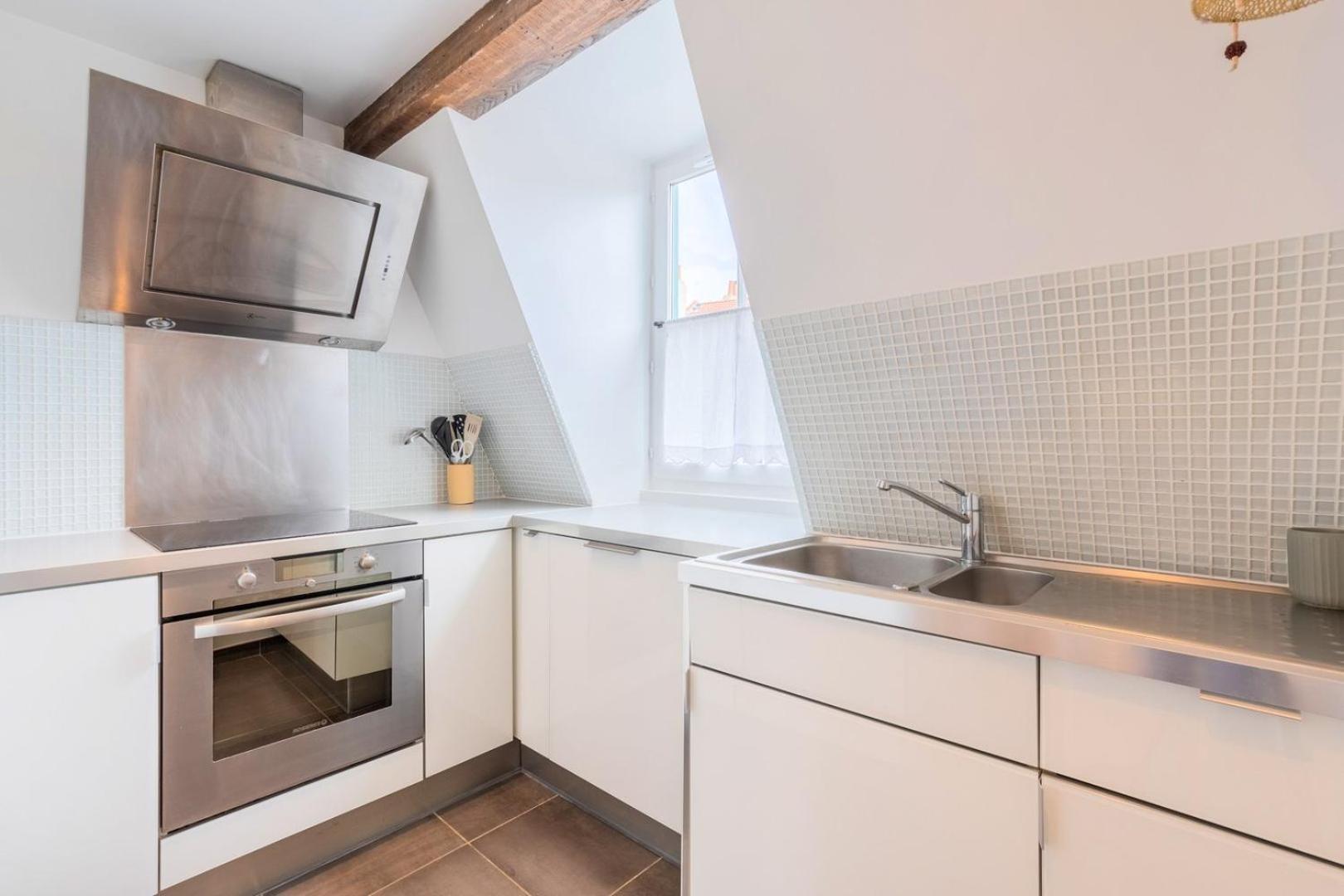 Vieux - Bright Atypical Flat