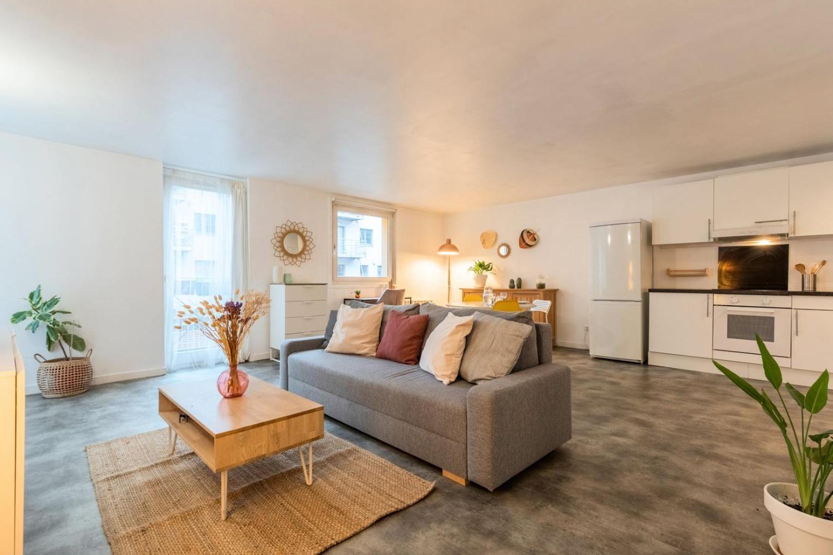 Spacious W Private Parking In Old Appartement *