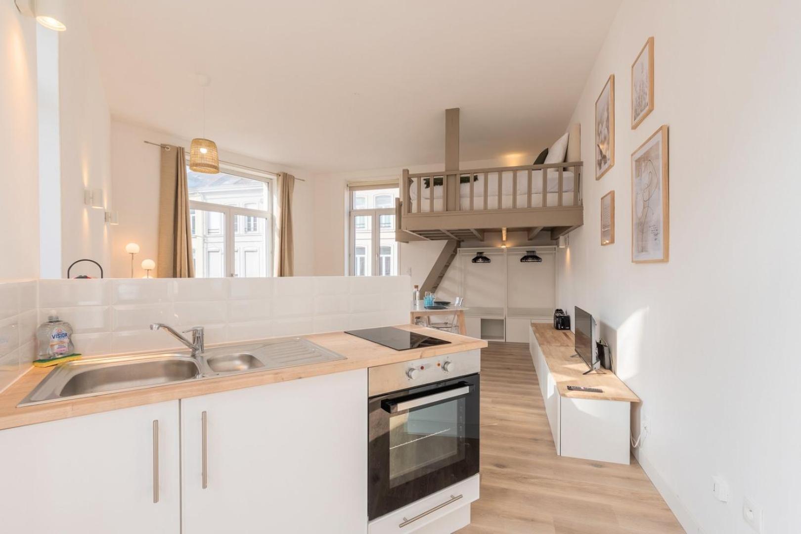 Spacious And Bright In The Center. *