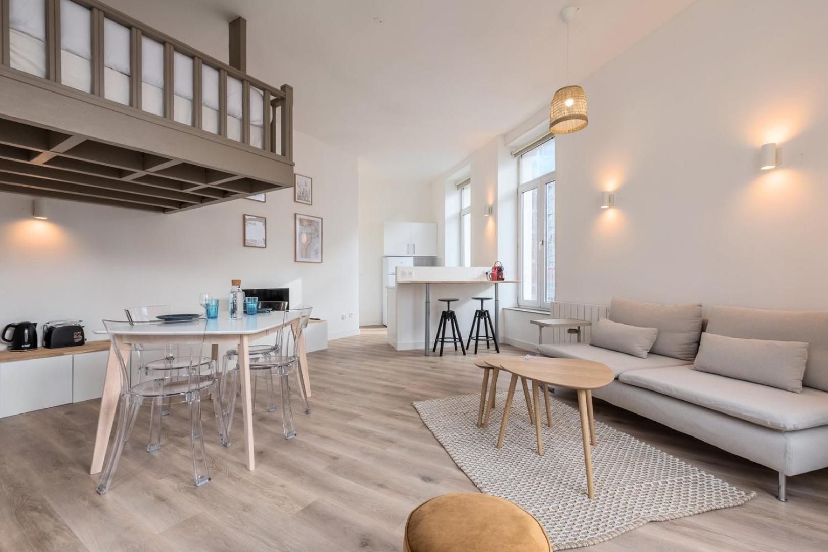 Spacious And Bright In The Center. *