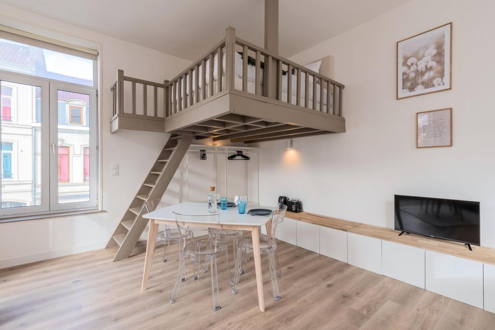 Spacious And Bright In The Center. Apartment