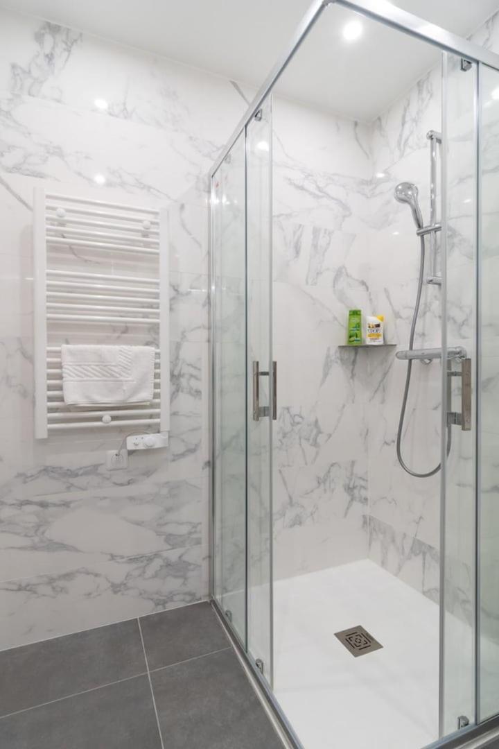 Center Equipped And Bright Apartment Lille