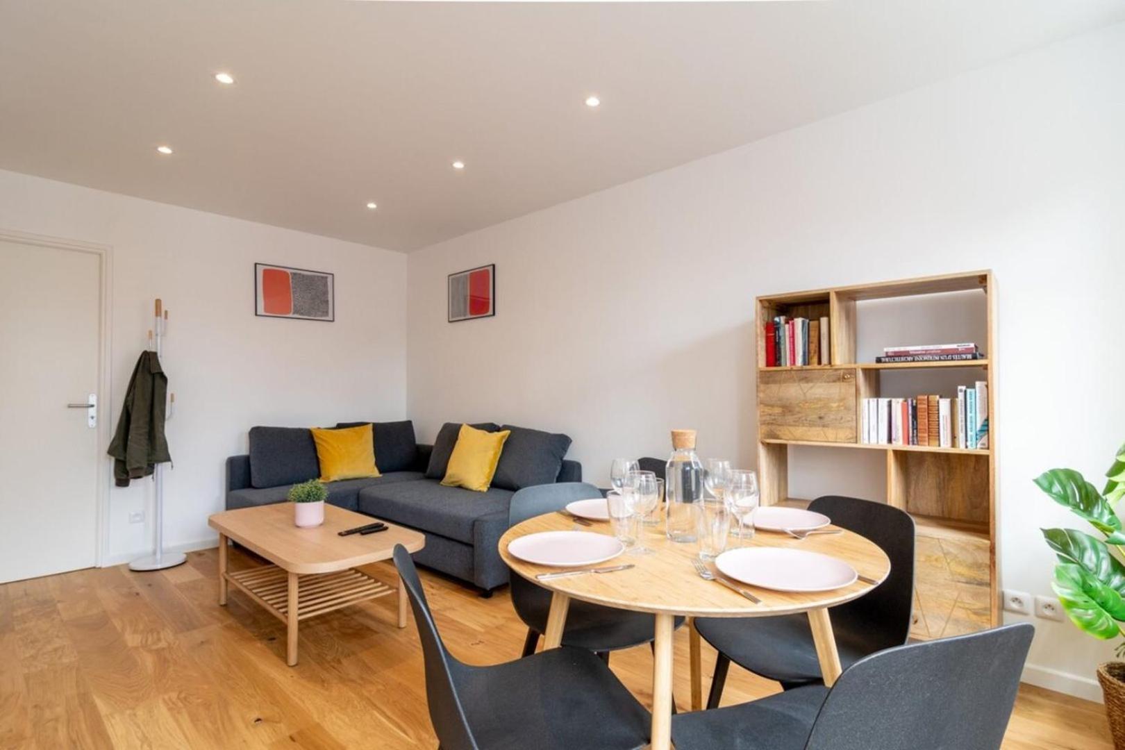 Apartment Center Equipped And Bright