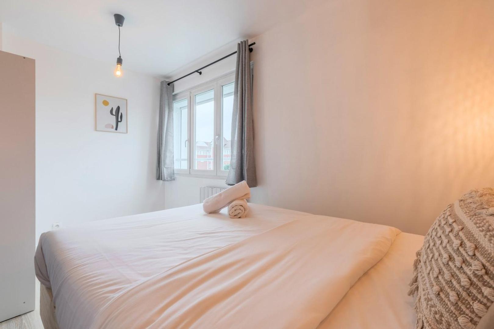 Apartment Renovated 2-bedroom Duplex Near Metro. *