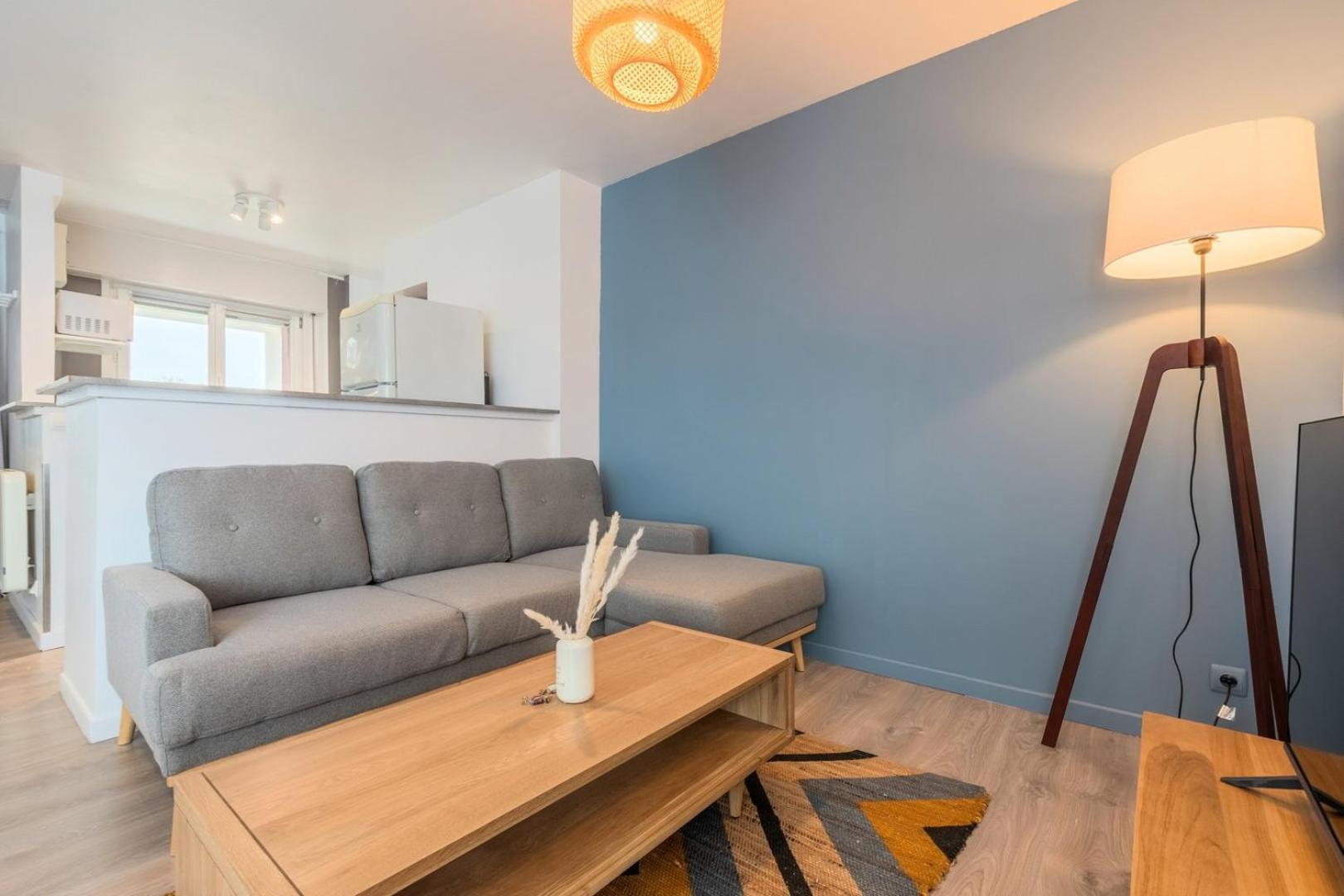 Apartment Renovated 2-bedroom Duplex Near Metro. Lille