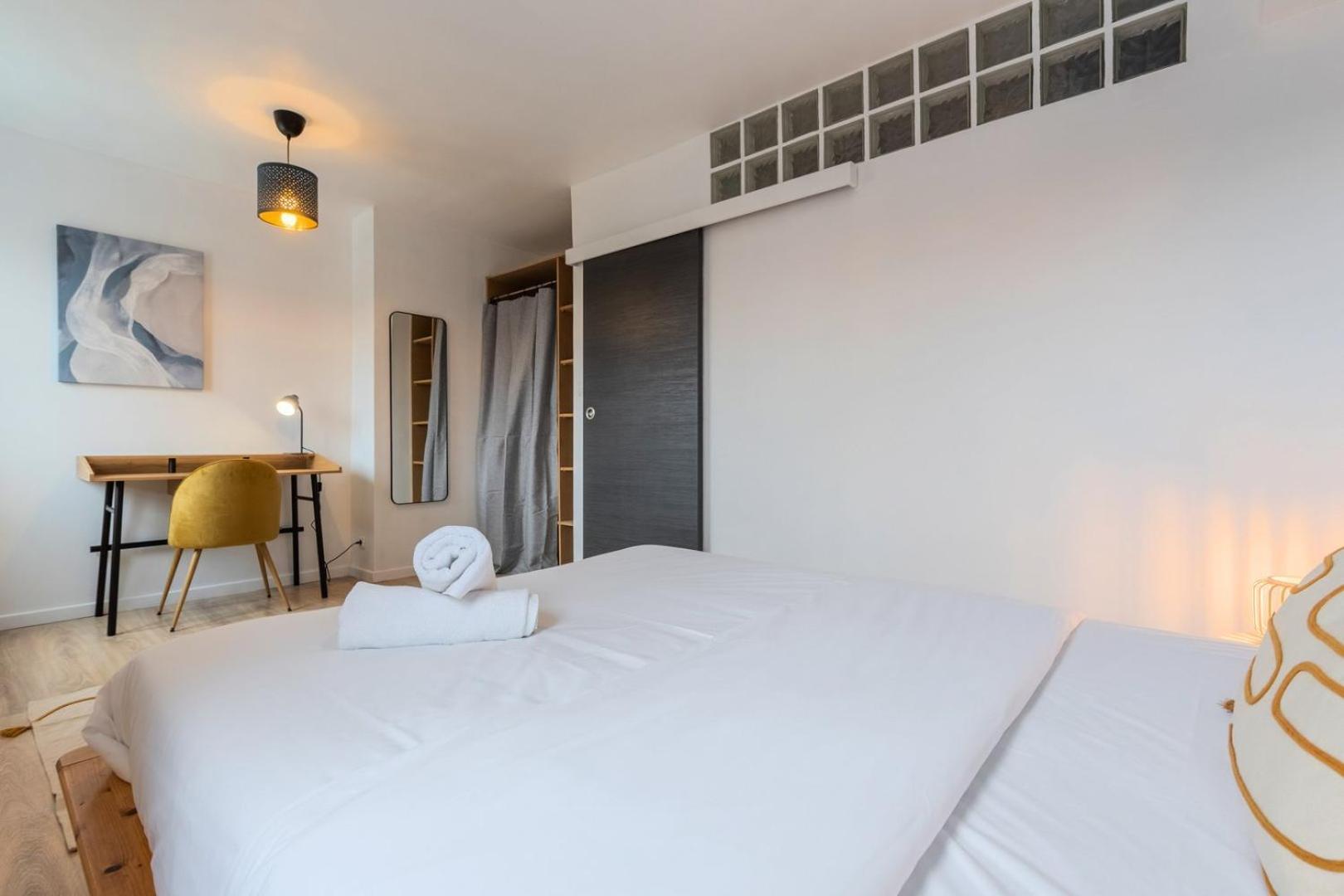 Renovated 2-bedroom Duplex Near Metro. Apartment