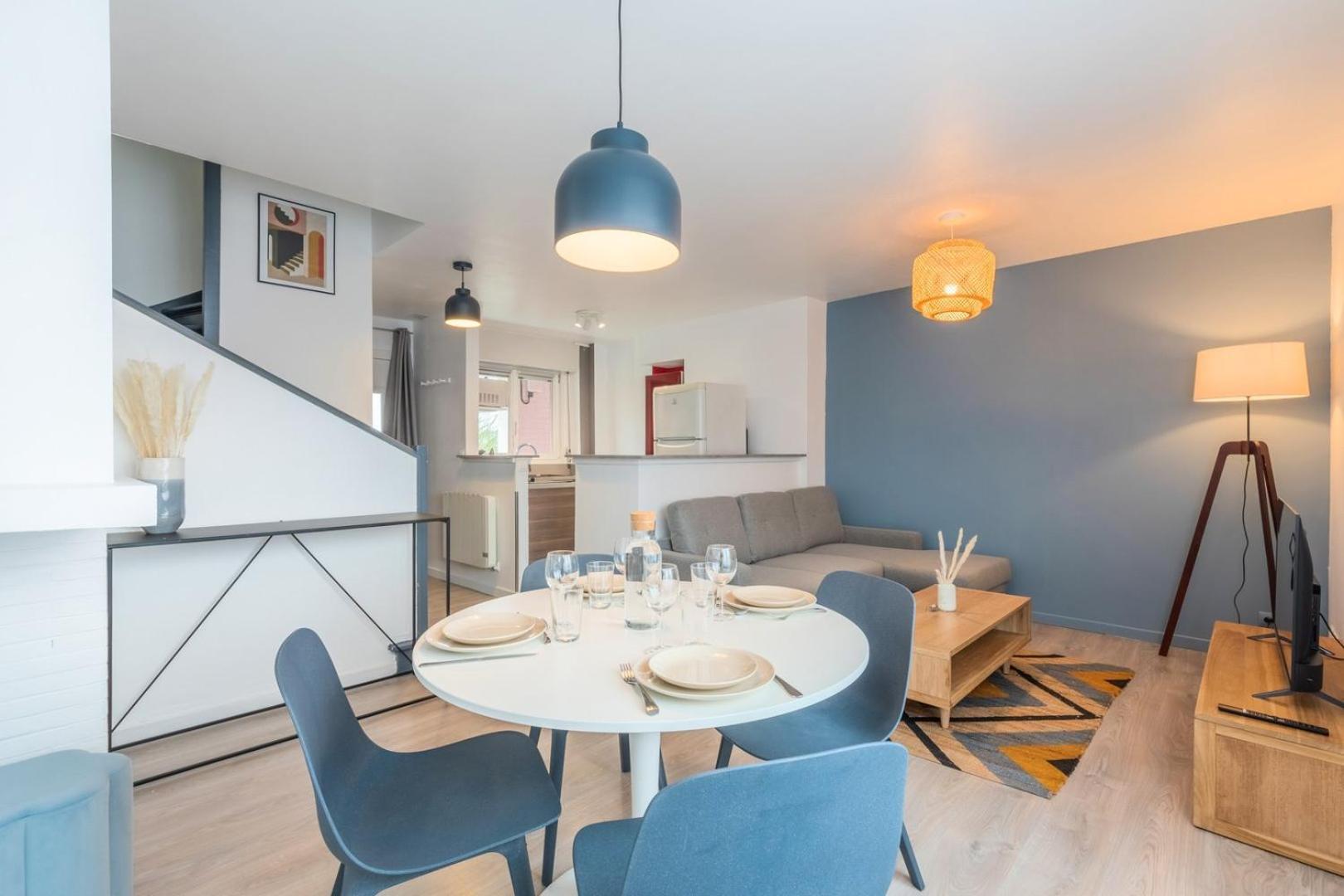 Renovated 2-bedroom Duplex Near Metro. Apartment Lille