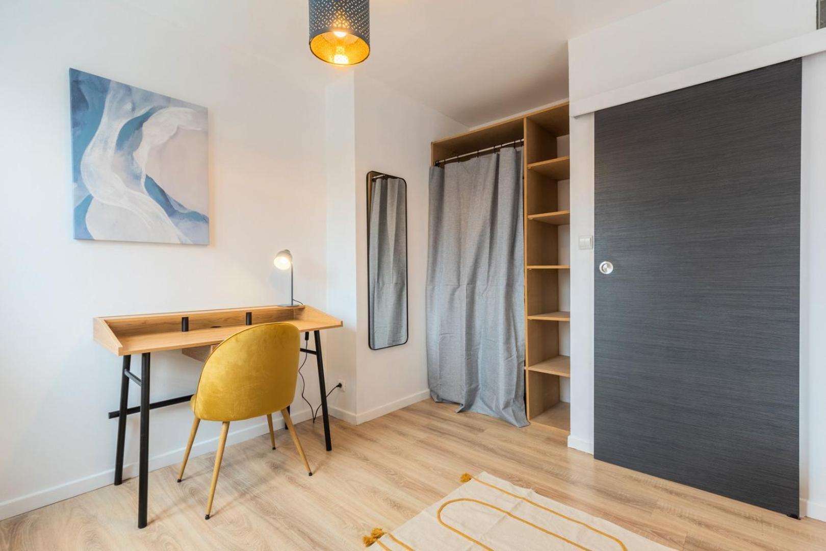 Apartment Renovated 2-bedroom Duplex Near Metro.