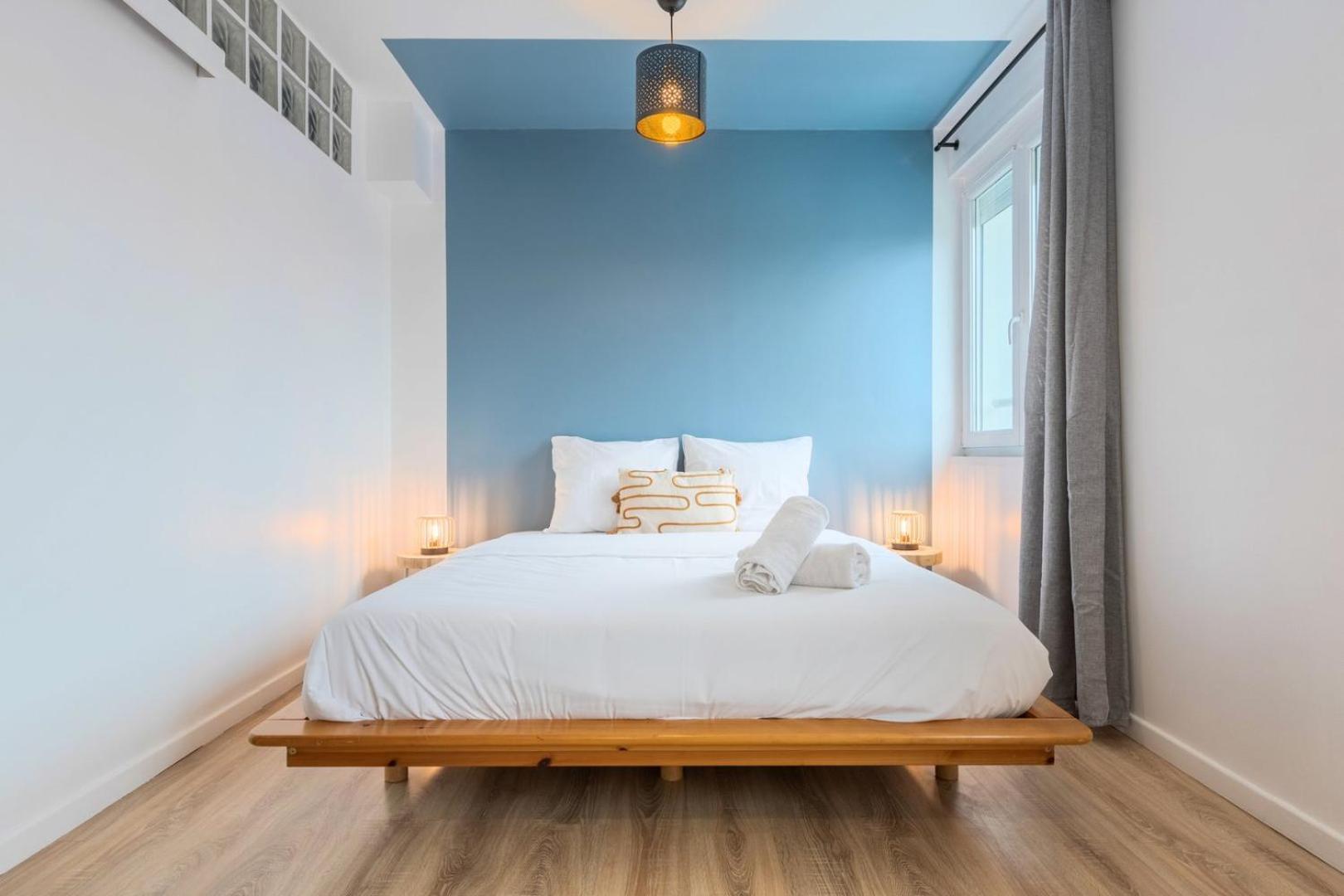Renovated 2-bedroom Duplex Near Metro. Apartment *