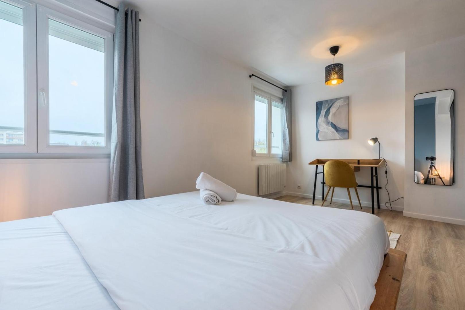 Renovated 2-bedroom Duplex Near Metro. Lille