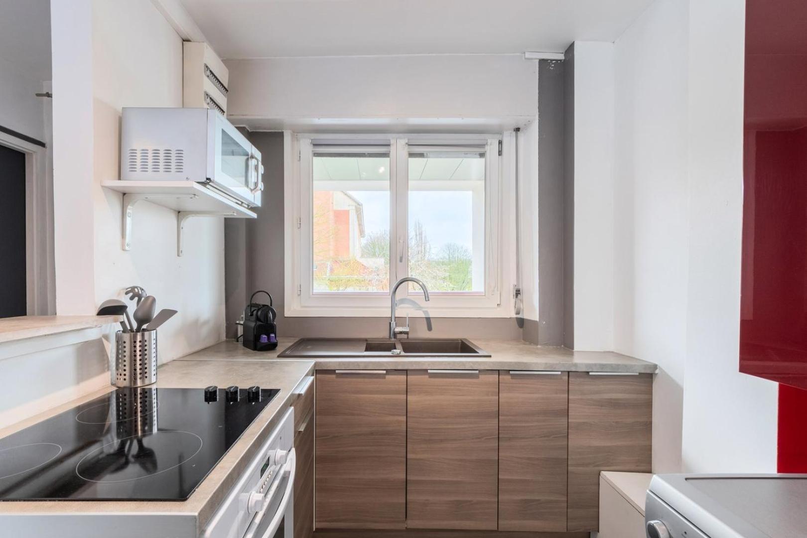 Apartment Renovated 2-bedroom Duplex Near Metro. *