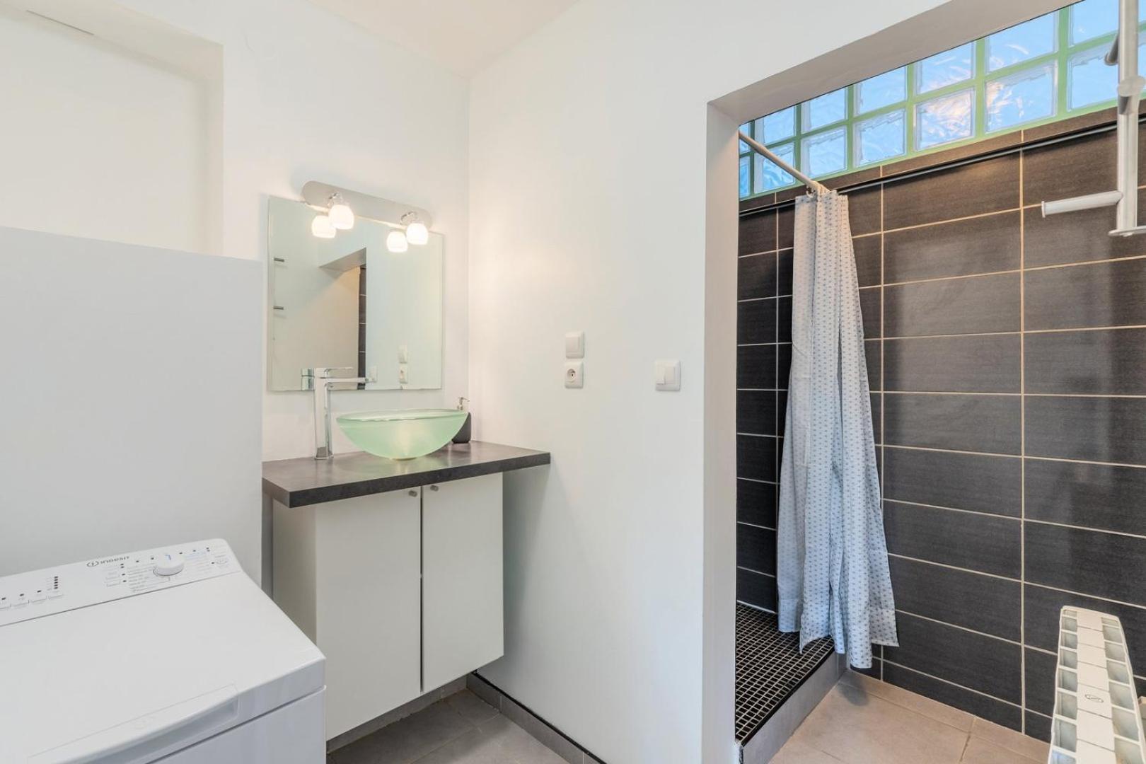 Renovated 2-bedroom Duplex Near Metro. * Lille
