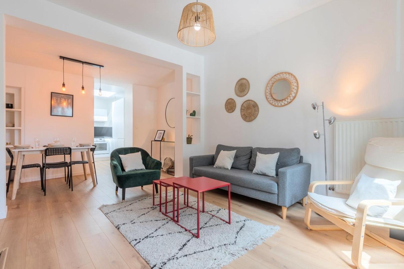 Maison d'hôtes 2 Bedroom House W/ Terrace, Near Train Stations & Metro *