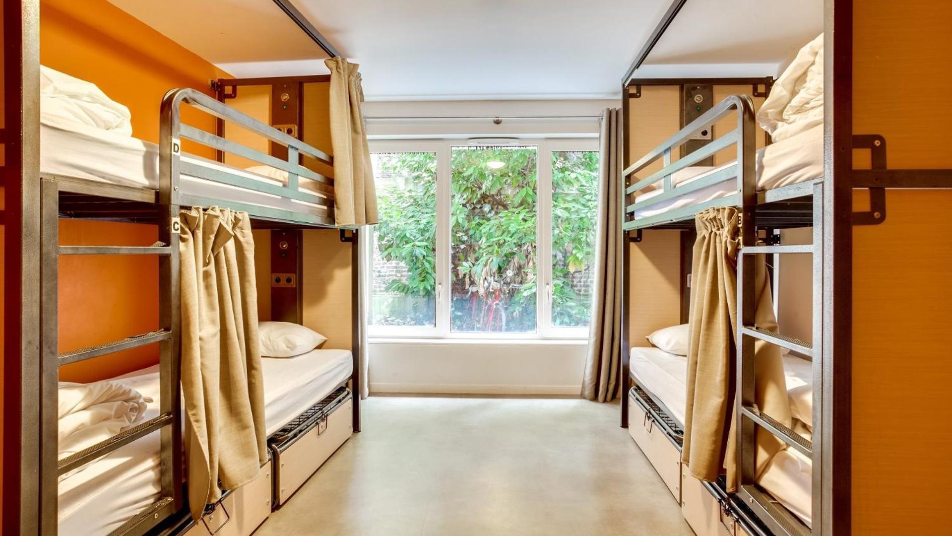 The People - Hostel