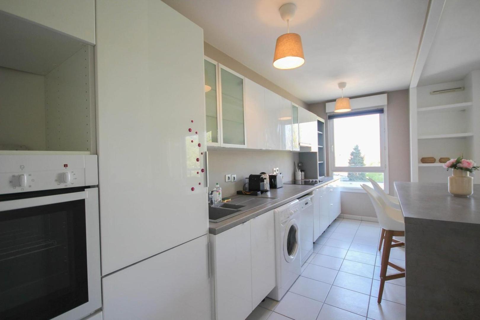 In With Balcony And Parking * Lille