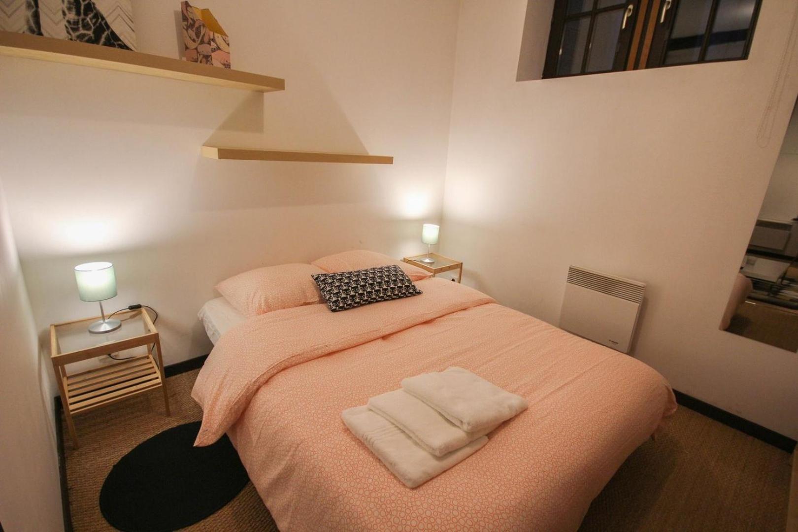 One Bedroom Equipped In Old Appartement *