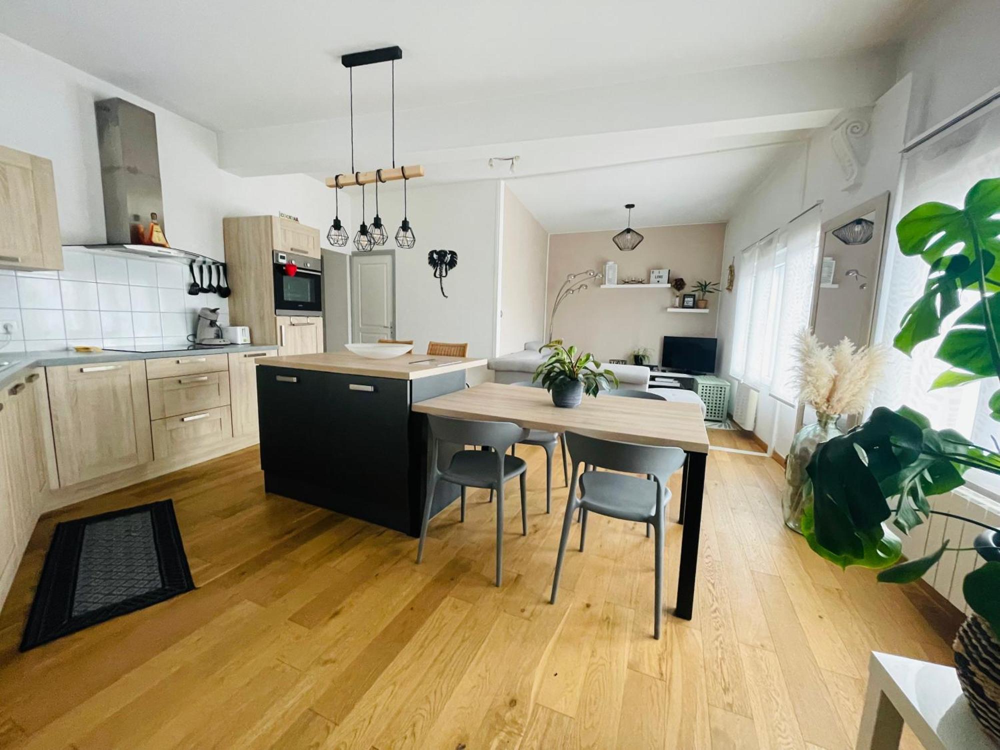 Apartment Angle 95 *