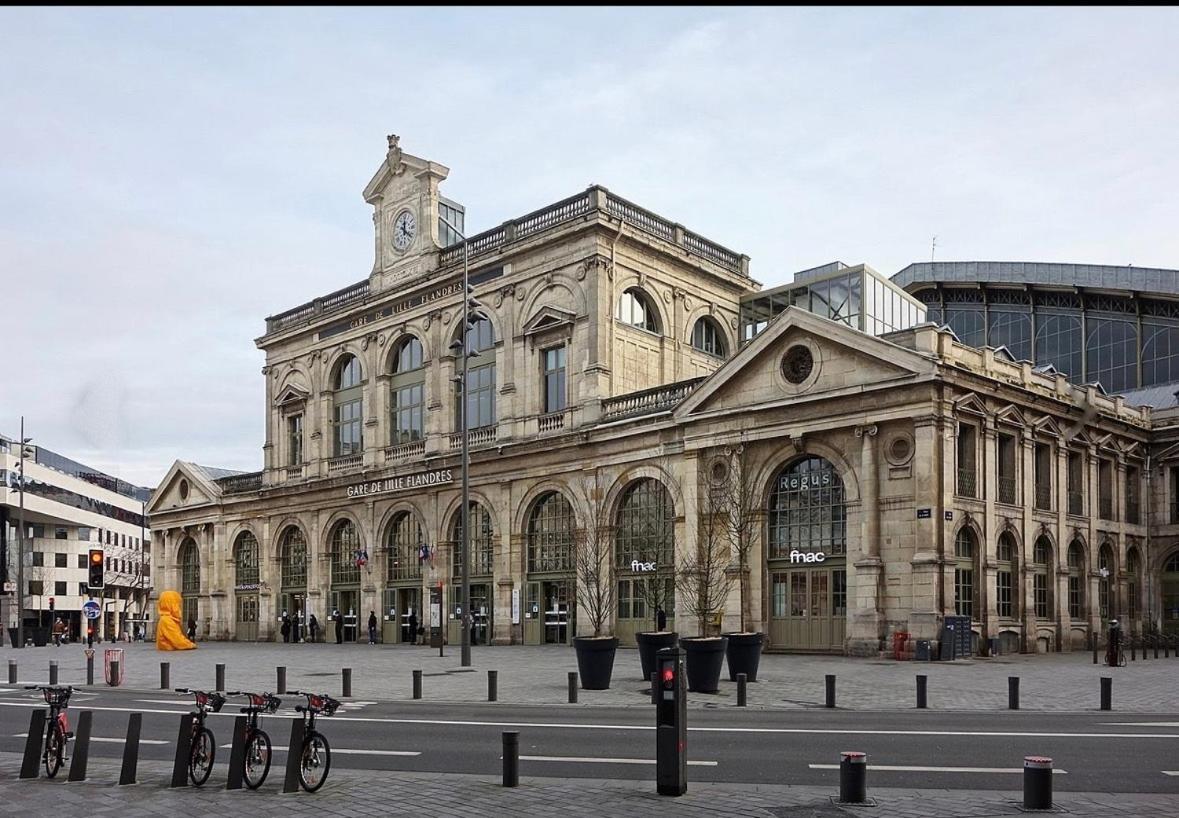 Gare Flandre, Dans L'emblematique Rue De Bethune *