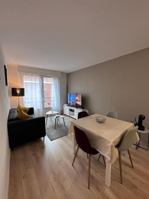 Proche Du Centre - Confortable Apartment