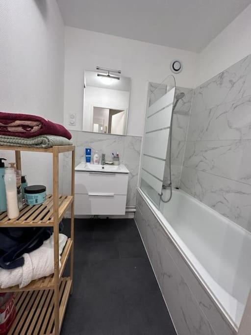 Apartment Proche Du Centre - Confortable *