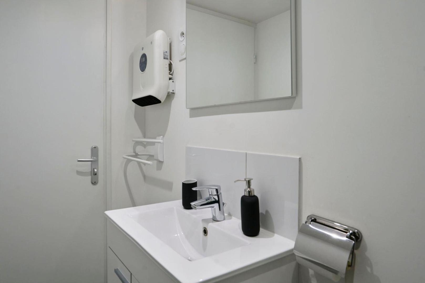 Beaux Arts : Equipe En Mezzanine Apartment *