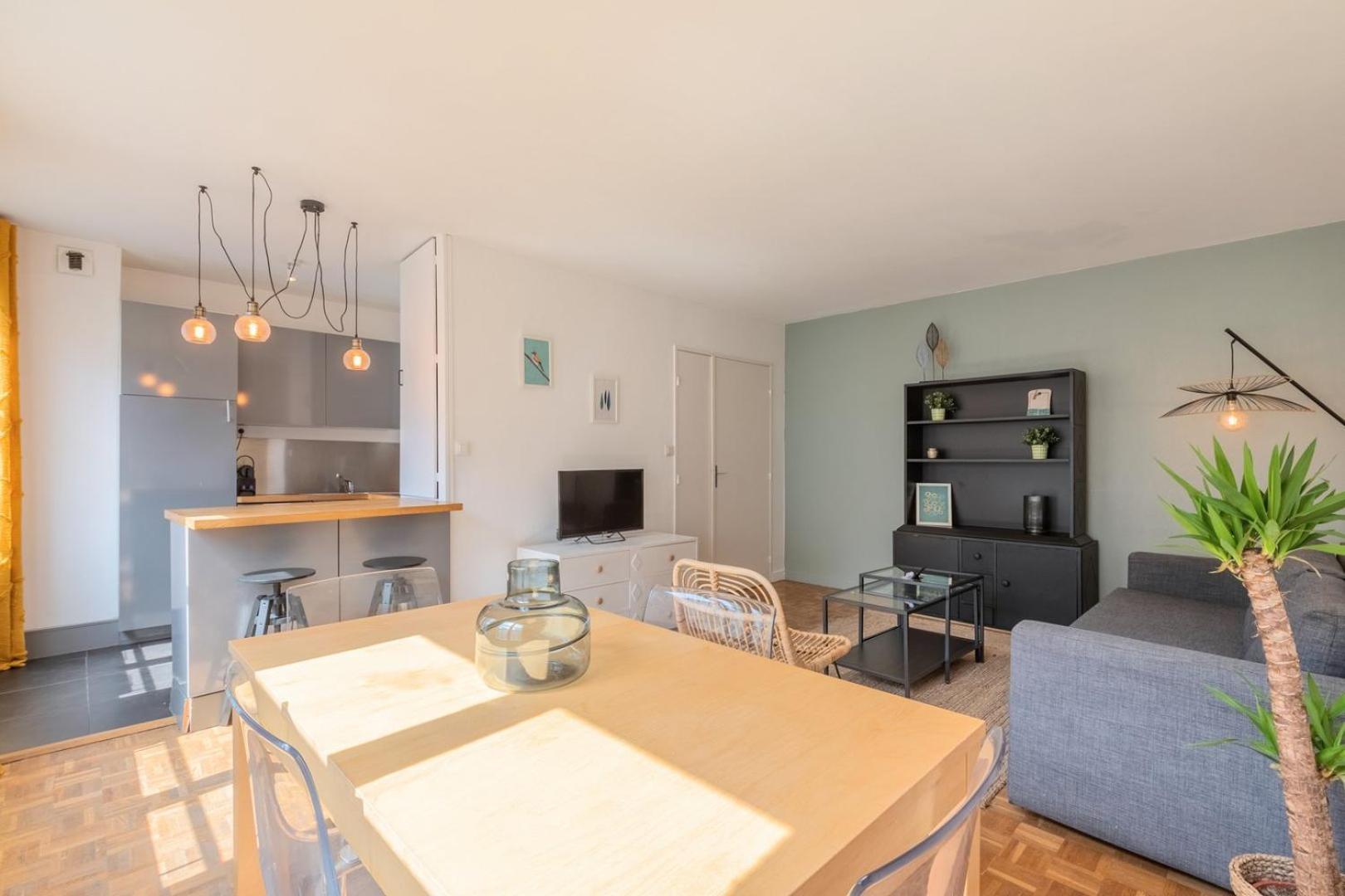 Bright Flat In The Heart Of Vieux Lille. Appartement