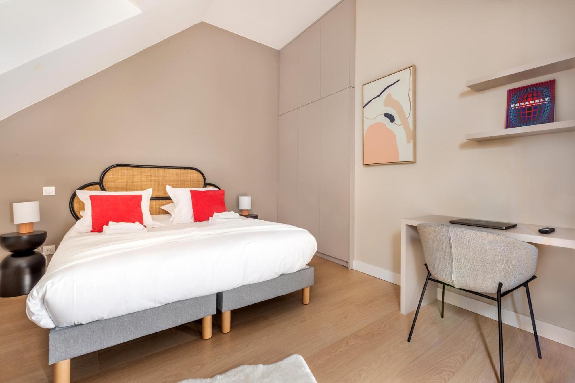 Au Qui Dort - Gare Aparthotel