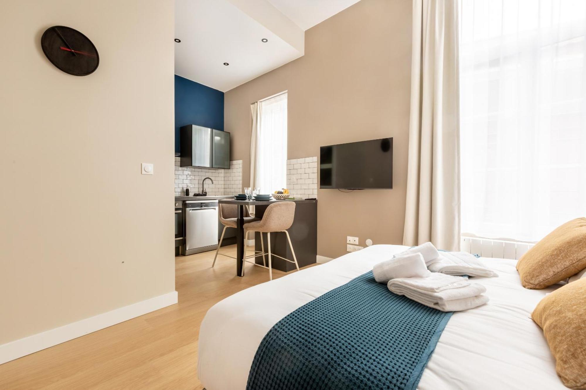Au Qui Dort - Gare Aparthotel *