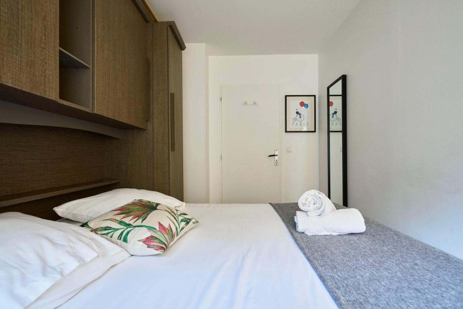 Centre - Superb Bright Parking Apartment