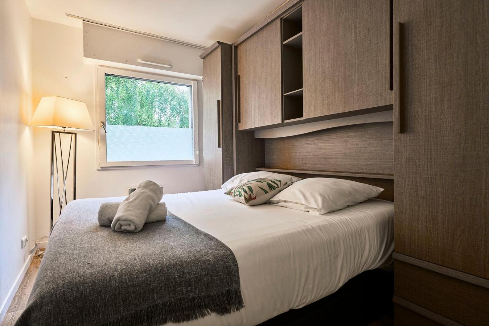 Centre - Superb Bright Parking Apartment *