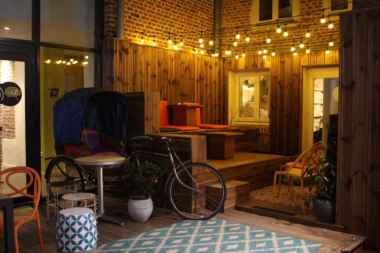 The People - Hostel