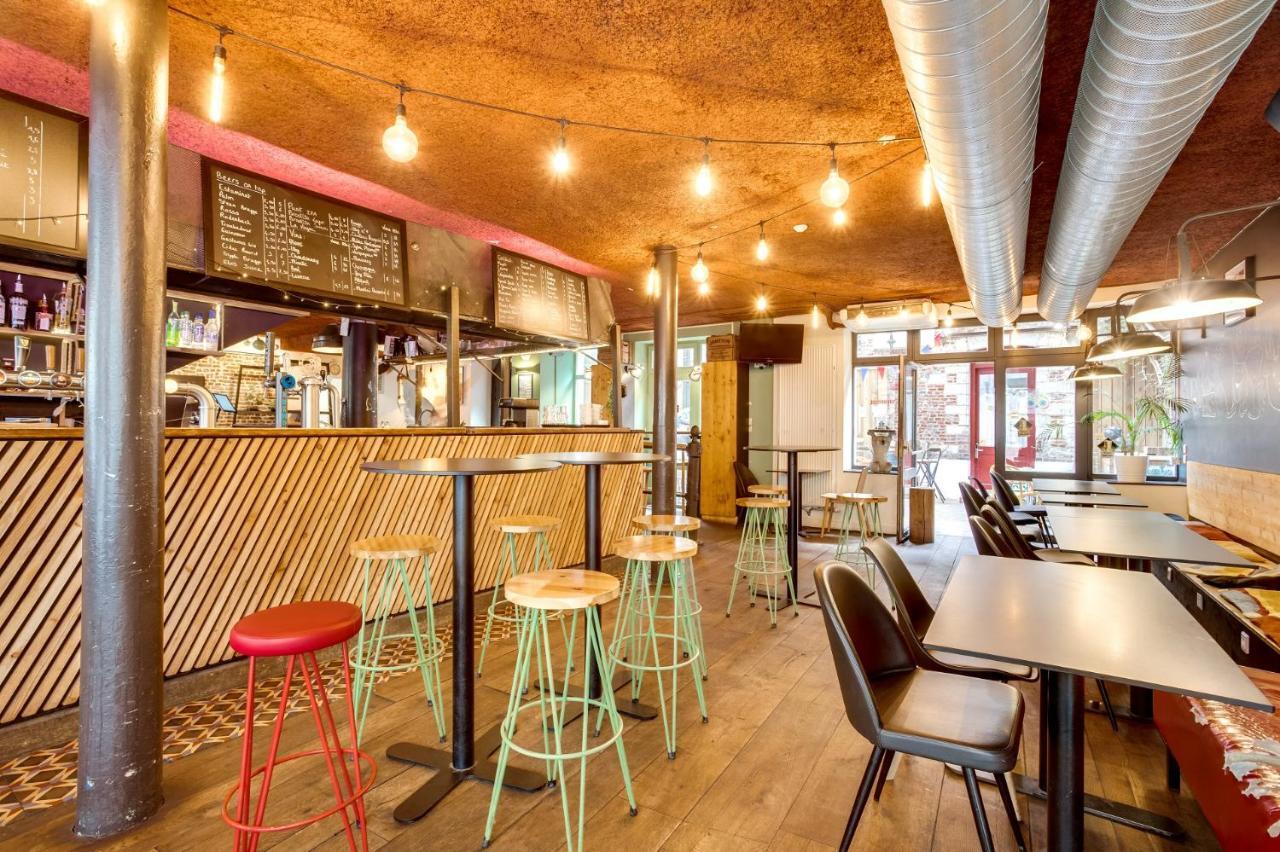 The People - Hostel